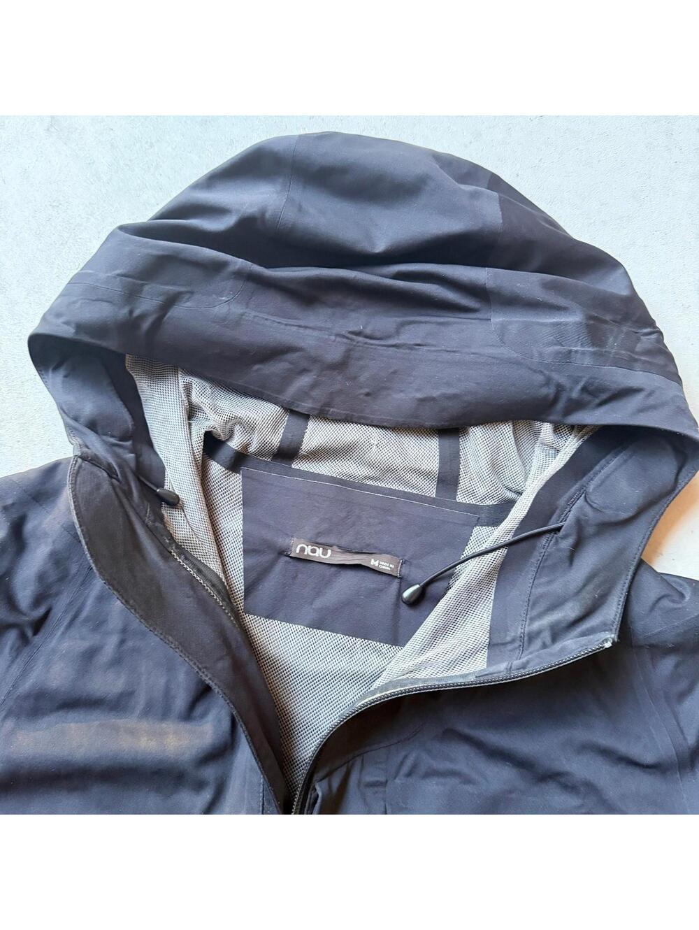 Nau Mens Technical Hooded Shell Jacket Black Full Zip Forearm Pockets Size M - Picture 3 of 8